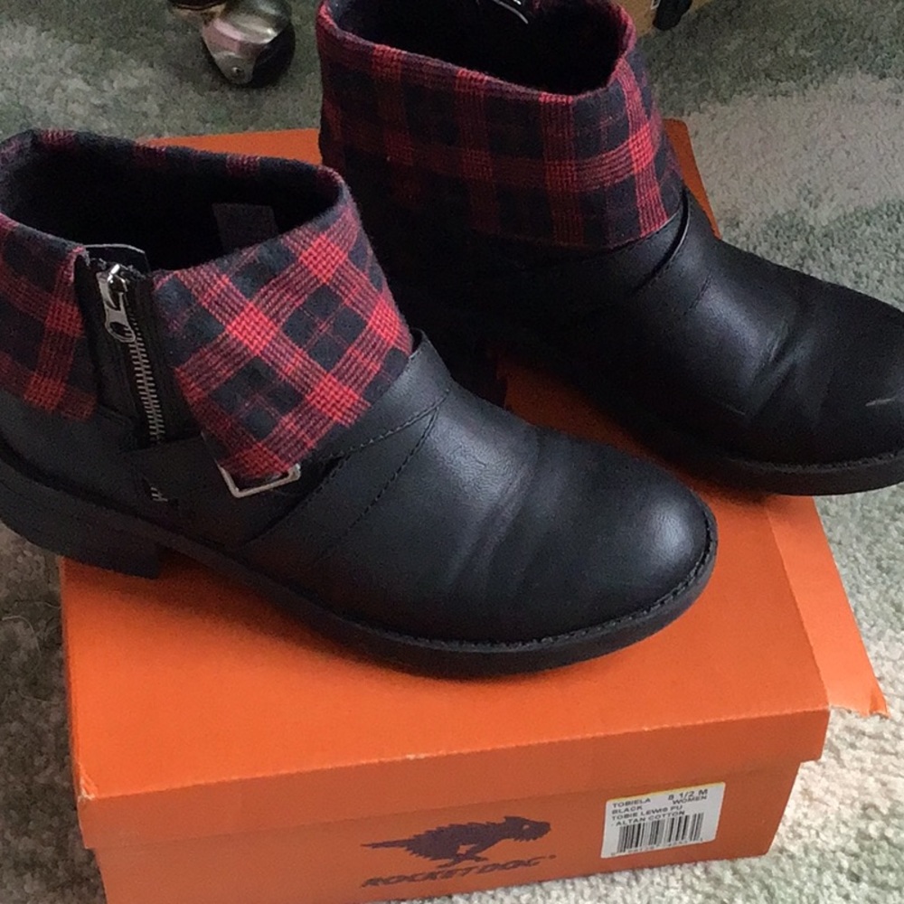Rocket dog black n red ankle boots